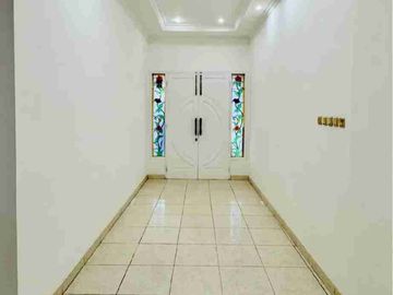 Jual cepat rumah hoek siap huni semi furnished lokasi sangat strategis. Kalibata Jakarta Selatan.