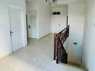Jual cepat rumah hoek siap huni semi furnished lokasi sangat strategis. Kalibata Jakarta Selatan.