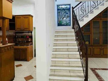 Jual cepat rumah hoek siap huni semi furnished lokasi sangat strategis. Kalibata Jakarta Selatan.