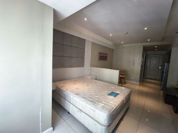 FOR SALE: Studio 34 sqm Condo in Senta, Legaspi Village Makati