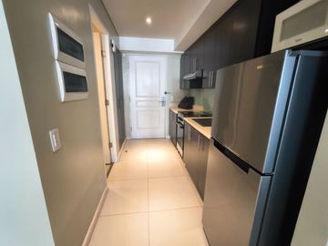 FOR SALE: Studio 34 sqm Condo in Senta, Legaspi Village Makati