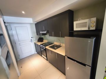 FOR SALE: Studio 34 sqm Condo in Senta, Legaspi Village Makati
