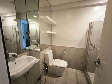 FOR SALE: Studio 34 sqm Condo in Senta, Legaspi Village Makati