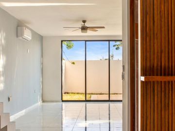 CASA DE 3 RECAMARAS Y ALBERCA EN PRIVADA CHOLUL MERIDA
