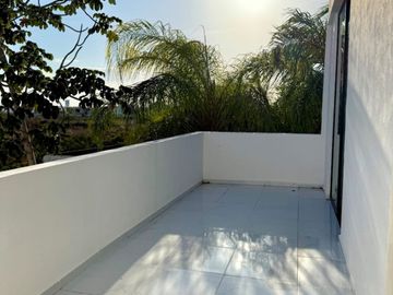 CASA DE 3 RECAMARAS Y ALBERCA EN PRIVADA CHOLUL MERIDA