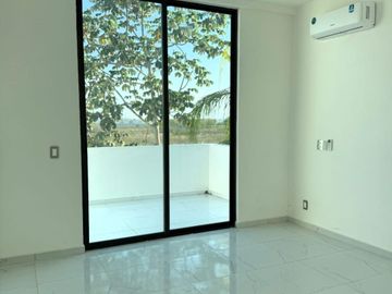 CASA DE 3 RECAMARAS Y ALBERCA EN PRIVADA CHOLUL MERIDA