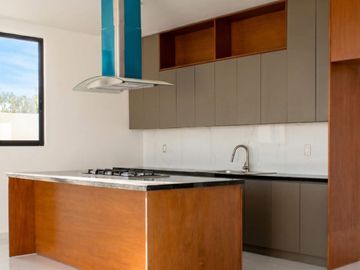 CASA DE 3 RECAMARAS Y ALBERCA EN PRIVADA CHOLUL MERIDA