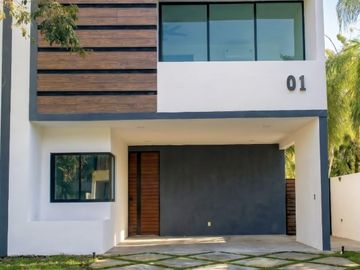 CASA DE 3 RECAMARAS Y ALBERCA EN PRIVADA CHOLUL MERIDA