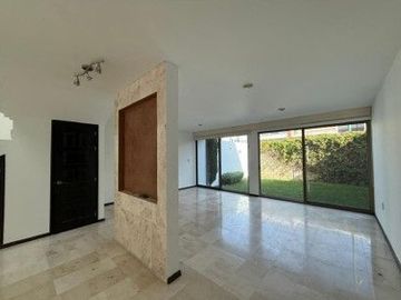 VENTA DE CASA EN XILOTZINGO, 3 RECAMARAS, SLA TV, JARDIN, COCHERA TECHADA PARA 2 AUTOS. FRACCIONAMIETO CON CONTROL DE ACCESO Y VIGILANCIA.