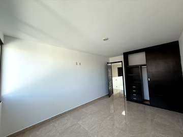 VENTA DE CASA EN XILOTZINGO, 3 RECAMARAS, SLA TV, JARDIN, COCHERA TECHADA PARA 2 AUTOS. FRACCIONAMIETO CON CONTROL DE ACCESO Y VIGILANCIA.