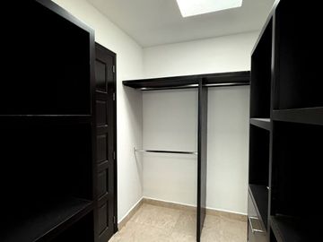 VENTA DE CASA EN XILOTZINGO, 3 RECAMARAS, SLA TV, JARDIN, COCHERA TECHADA PARA 2 AUTOS. FRACCIONAMIETO CON CONTROL DE ACCESO Y VIGILANCIA.