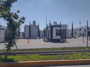 Casa en venta con terreno excedente en esquina en Corregidora