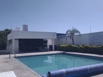 Casa en venta con terreno excedente en esquina en Corregidora