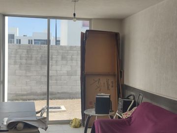 Casa en venta con terreno excedente en esquina en Corregidora