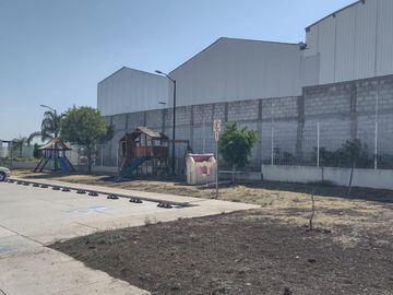 Casa en venta con terreno excedente en esquina en Corregidora