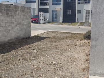Casa en venta con terreno excedente en esquina en Corregidora