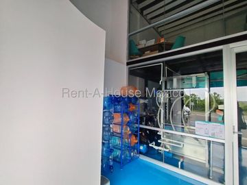 Altos de Juriquilla Local Comercial en Venta | Planta Baja con Tapanco y Oficinas IO157
