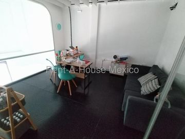 Altos de Juriquilla Local Comercial en Venta | Planta Baja con Tapanco y Oficinas IO157