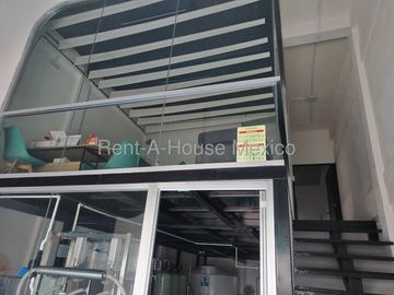 Altos de Juriquilla Local Comercial en Venta | Planta Baja con Tapanco y Oficinas IO157