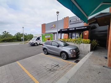 Altos de Juriquilla Local Comercial en Venta | Planta Baja con Tapanco y Oficinas IO157