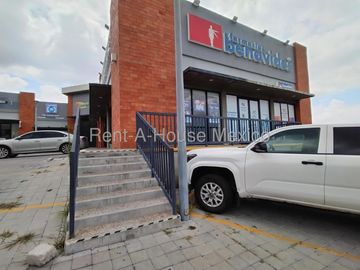 Altos de Juriquilla Local Comercial en Venta | Planta Baja con Tapanco y Oficinas IO157