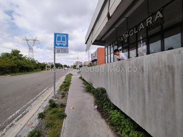 Altos de Juriquilla Local Comercial en Venta | Planta Baja con Tapanco y Oficinas IO157