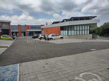 Altos de Juriquilla Local Comercial en Venta | Planta Baja con Tapanco y Oficinas IO157