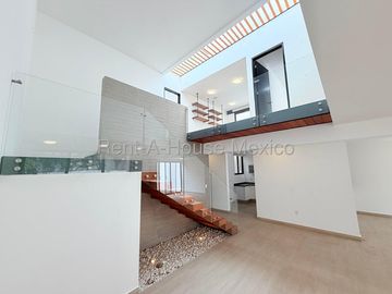 Casa en Venta en Cumbres del Lago | 3 Recámaras con Vestidor y Terraza IO66