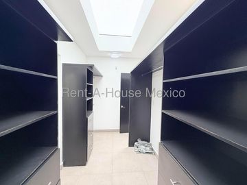 Casa en Venta en Cumbres del Lago | 3 Recámaras con Vestidor y Terraza IO66