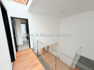 Casa en Venta en Cumbres del Lago | 3 Recámaras con Vestidor y Terraza IO66