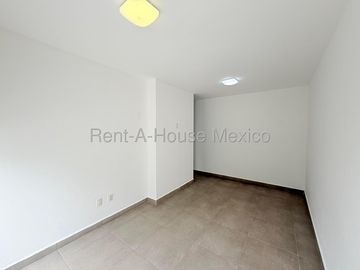 Casa en Venta en Cumbres del Lago | 3 Recámaras con Vestidor y Terraza IO66