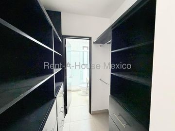 Casa en Venta en Cumbres del Lago | 3 Recámaras con Vestidor y Terraza IO66