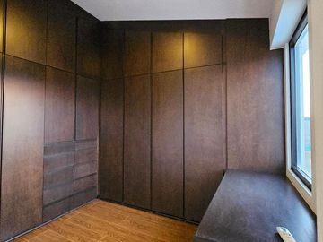 VENTA DE RESIDENCIA EN GRAN RESERVA, ACABADOS DE LUJO, 3 RECAMARAS, COCHERA PARA 3 AUTOS, JARDIN, SOTANO, ELEVADOR, AIRA ACONDICIONADO, ESTILO MEXICAN