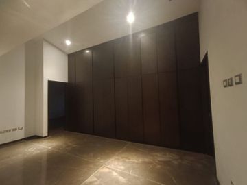 VENTA DE RESIDENCIA EN GRAN RESERVA, ACABADOS DE LUJO, 3 RECAMARAS, COCHERA PARA 3 AUTOS, JARDIN, SOTANO, ELEVADOR, AIRA ACONDICIONADO, ESTILO MEXICAN