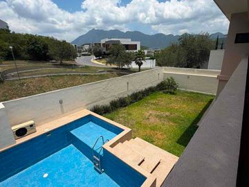 Casa en venta Sierra Alta 9no sector