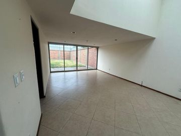 CASA EN RENTA FRACC. BOSQUE DE LAS FUENTES CALIMAYA