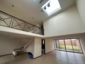 CASA EN RENTA FRACC. BOSQUE DE LAS FUENTES CALIMAYA