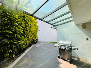Casa en venta en Lomas de Tecamachalco.