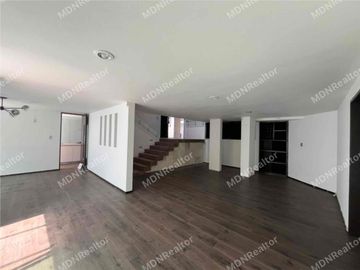 Casa en venta en Lomas de Tecamachalco.
