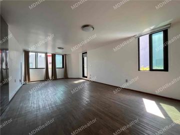 Casa en venta en Lomas de Tecamachalco.