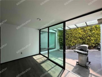 Casa en venta en Lomas de Tecamachalco.