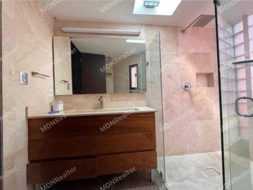 Casa en venta en Lomas de Tecamachalco.