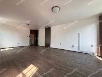 Casa en venta en Lomas de Tecamachalco.