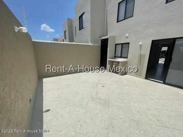 Casa en Venta en Zákia | Condominio con Alberca y Gimnasio JPC2576