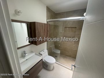 Casa en Venta en Zákia | Condominio con Alberca y Gimnasio JPC2576