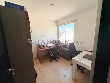 Casa en Venta en Zákia | Condominio con Alberca y Casa Club RM159