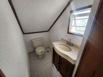 OPORTUNIDAD CASA CERCA DE PERIPLAZA