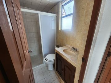 OPORTUNIDAD CASA CERCA DE PERIPLAZA