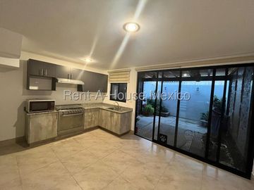 Casa en Venta en Meseta | Cocina Equipada y Patio Techado SGU2566