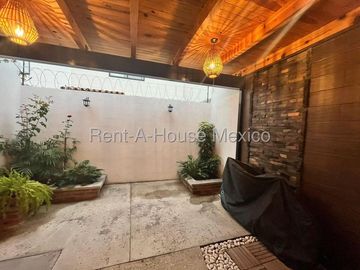 Casa en Venta en Meseta | Cocina Equipada y Patio Techado SGU2566